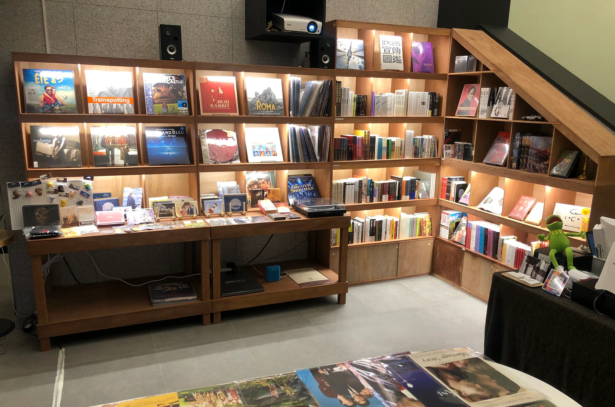 모퉁이극장 | MovieLAB SPACE